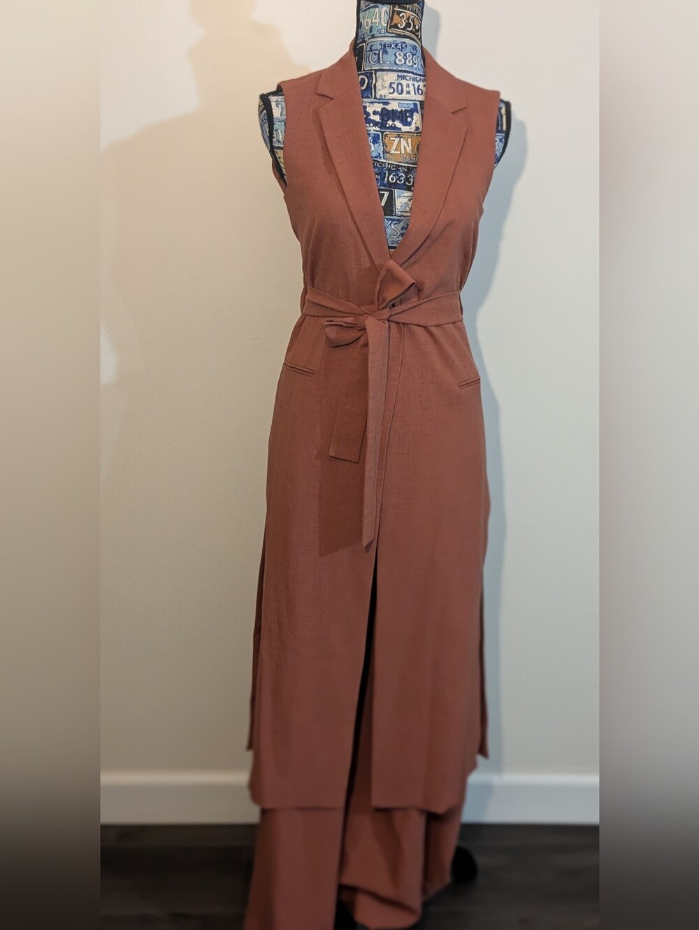 BCBGMAXAZRIA NWOT 2PC SLEEVELESS LONG VEST JACKET & PANTS SET